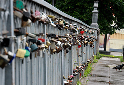 lt-lockedbridge.jpg